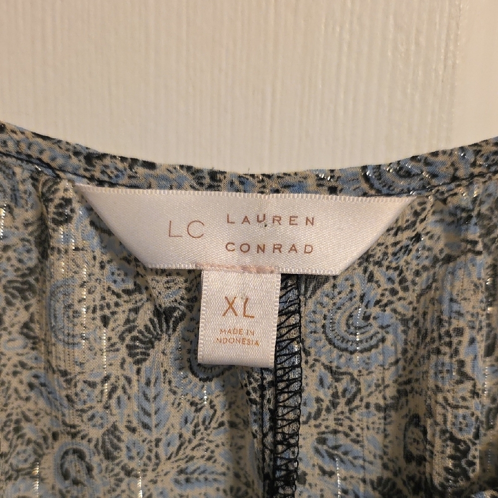 LC Lauren Conrad Navy and Cream Patterned Blouse - Picture 2 of 8